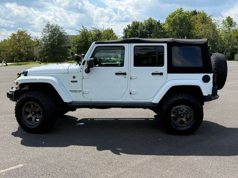 Used 2016 Jeep Wrangler Unlimited Sahara AWD/4WD image 18