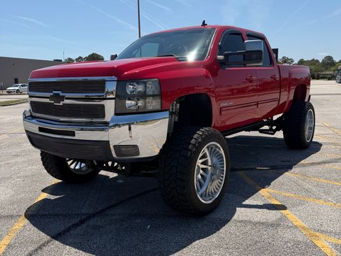 Used 2010 Chevrolet Silverado 2500 LTZ w/ Convenience Package AWD/4WD image 4