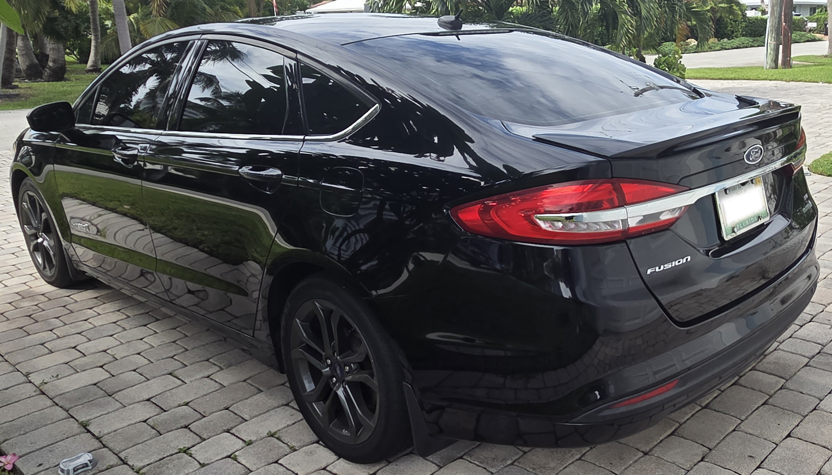 Used 2018 Ford Fusion SE w/ Equipment Group 601A FWD image 9