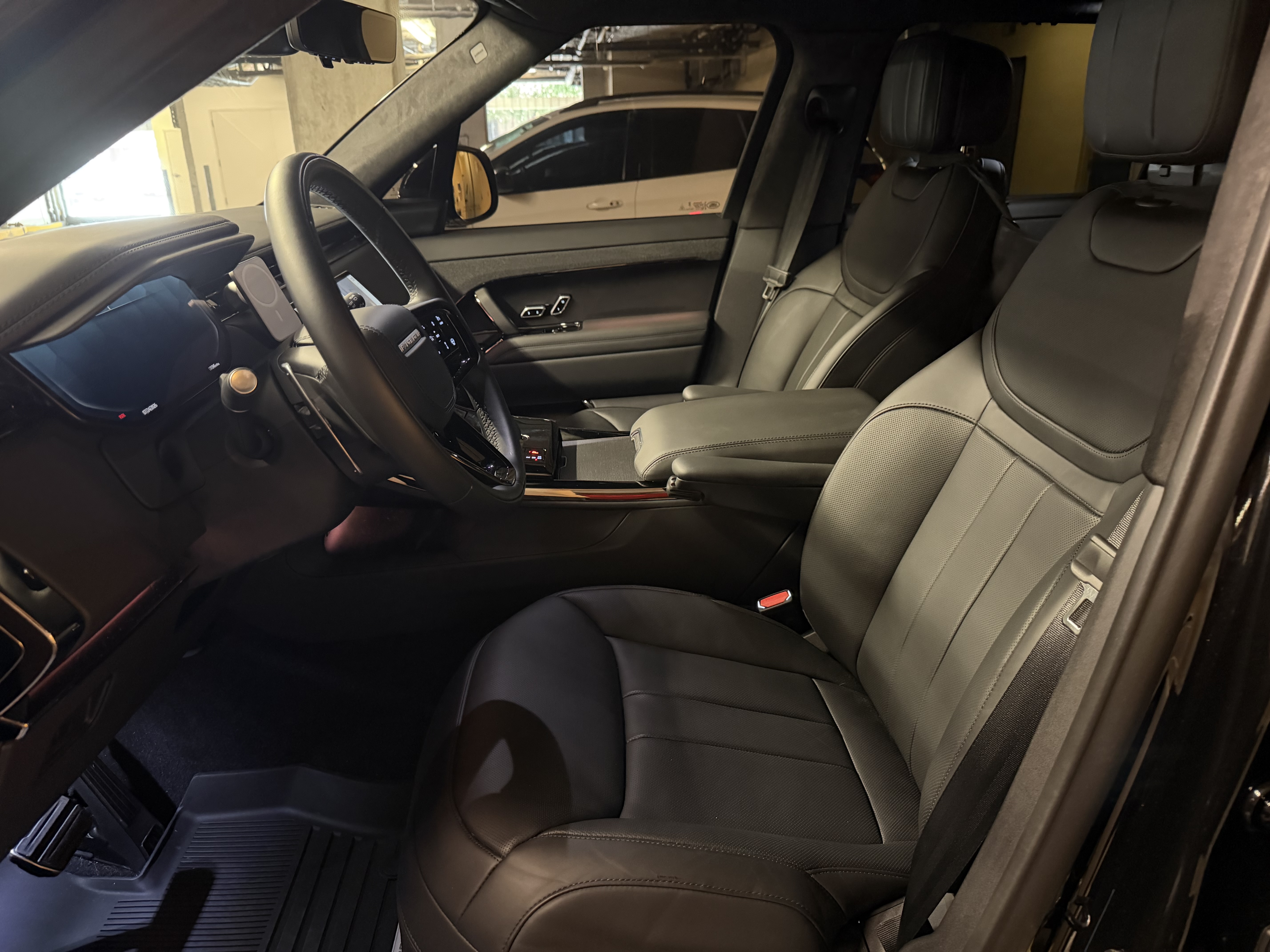 Used 2025 Land Rover Range Rover Sport Autobiography AWD/4WD image 10