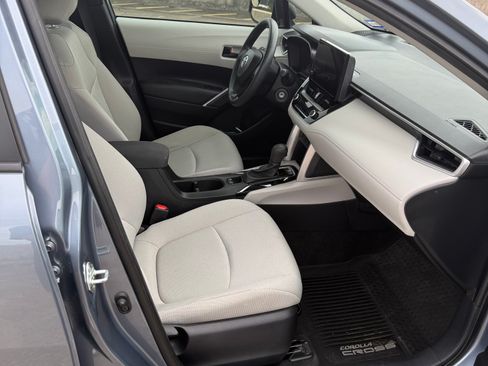 Used 2023 Toyota Corolla Cross L FWD image 16