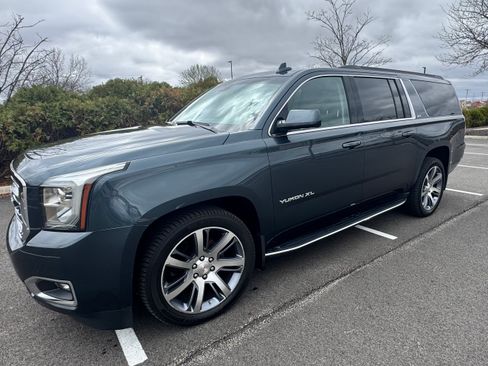 Used 2019 GMC Yukon XL SLT image 1