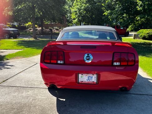 Used 2005 Ford Mustang GT RWD image 6