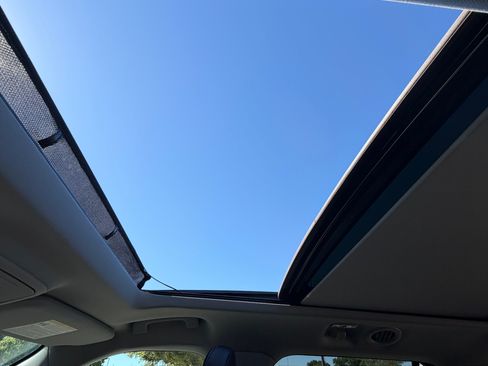 Used 2021 Ford Explorer XLT w/ Equipment Group 202A image 5