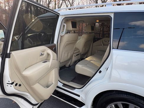Used 2017 INFINITI QX80 2WD w/ Driver Assistance Package image 8