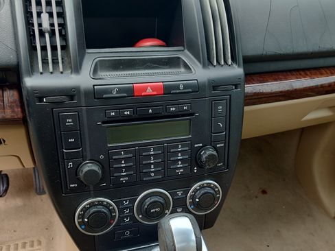 Used 2008 Land Rover LR2 SE image 4