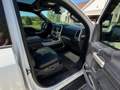 Used 2017 Ford F150 Lariat w/ Equipment Group 502A Luxury AWD/4WD image 17