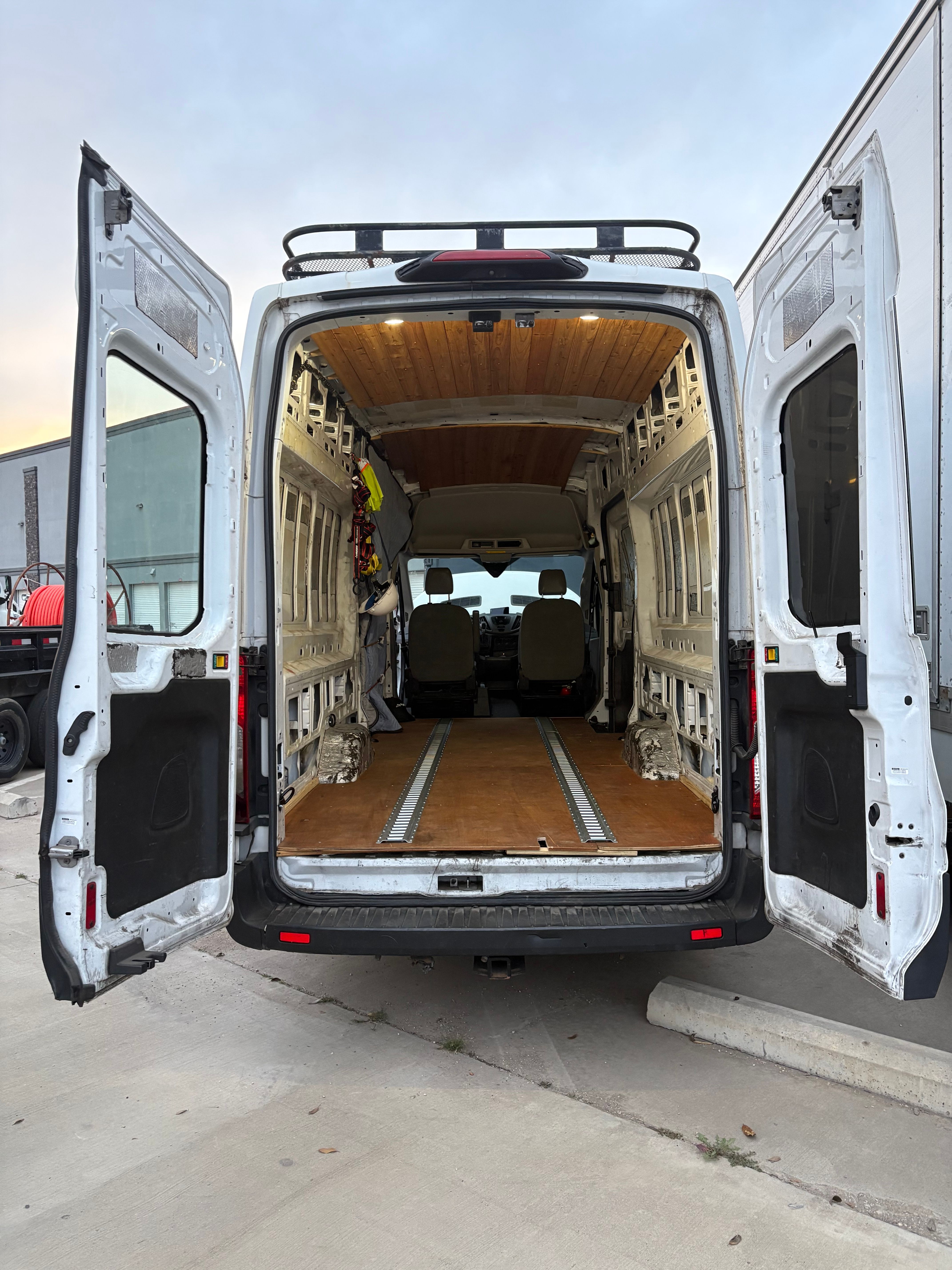 Used 2018 Ford Transit 250 148 High Roof Extended RWD image 2