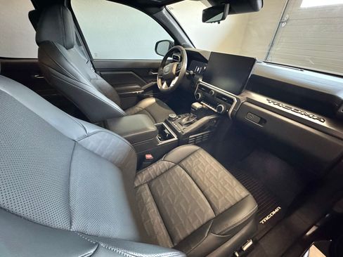 Used 2024 Toyota Tacoma TRD Off-Road image 4