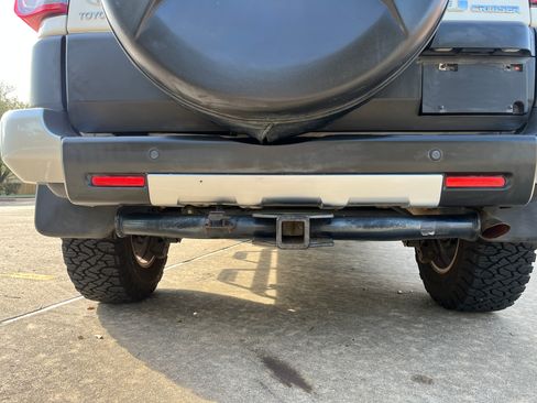 Used 2012 Toyota FJ Cruiser Sport Utility 2D w/ Upgrade Pkg image 19