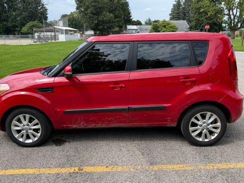 Used 2013 Kia Soul + FWD image 6