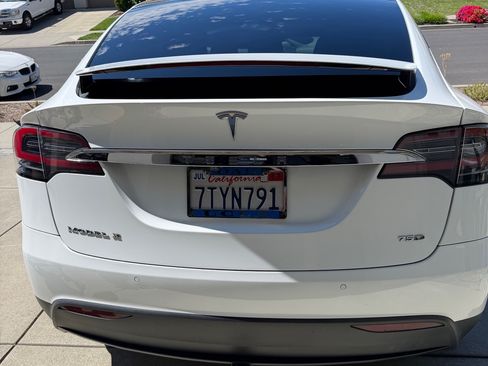 Used 2016 Tesla Model X 75D image 10