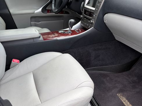 Used 2006 Lexus IS 350 image 6