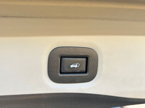 Used 2019 Nissan Rogue SV image 17