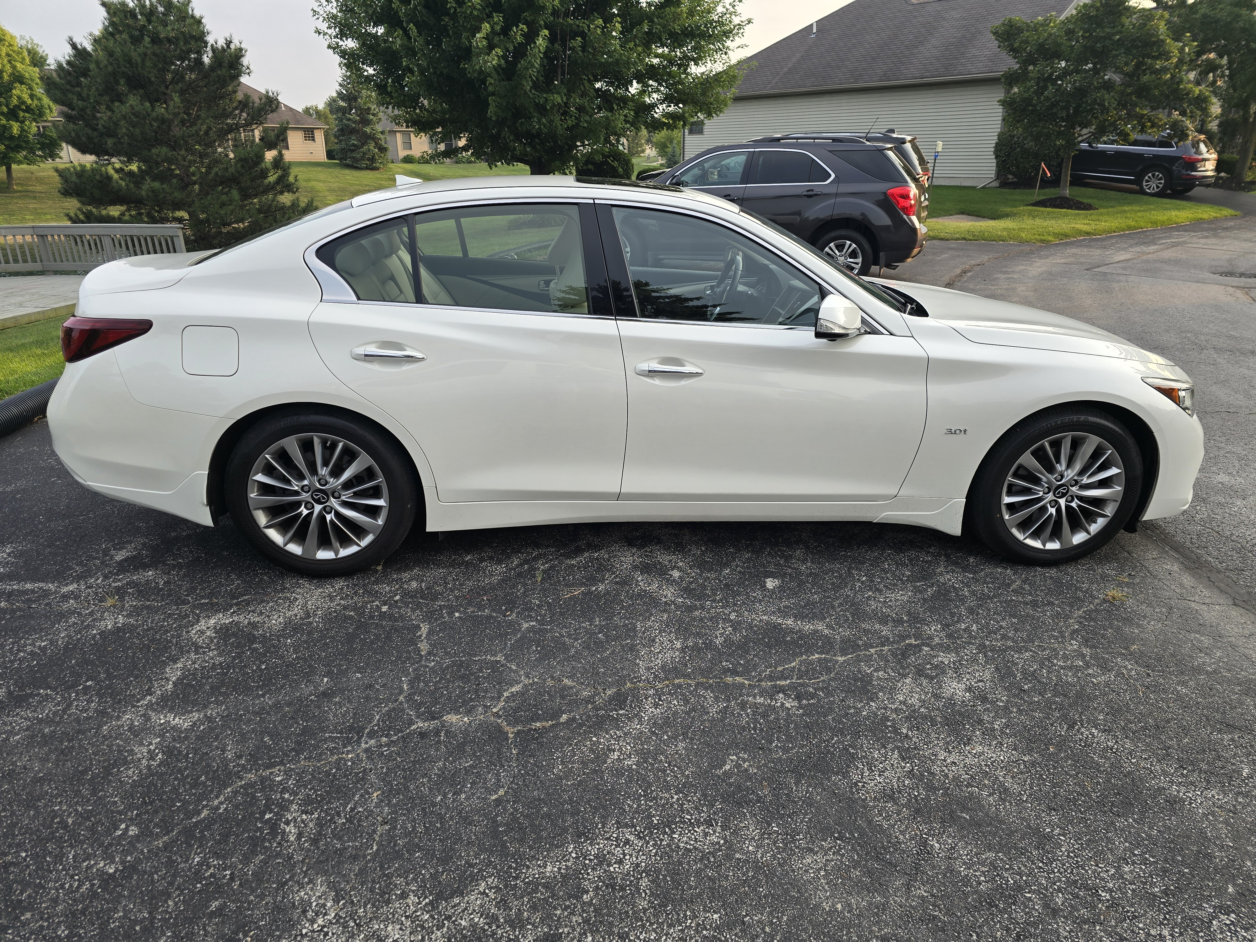 Used 2020 INFINITI Q50 Luxe w/ Essential Package (3.0T Luxe) AWD/4WD image 5