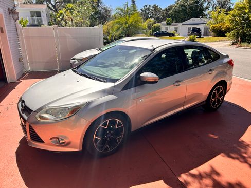 Used 2012 Ford Focus SE image 2