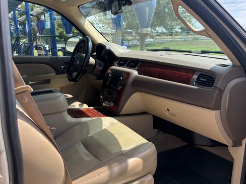 Used 2010 Chevrolet Tahoe LTZ image 10