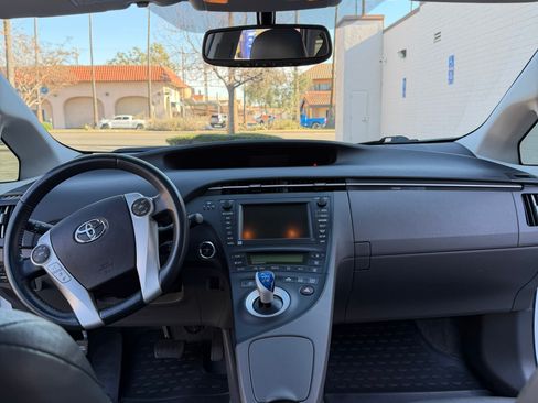 Used 2011 Toyota Prius Four w/ Solar Roof Pkg image 13