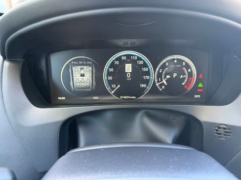 Used 2017 Jaguar F-PACE First Edition image 12