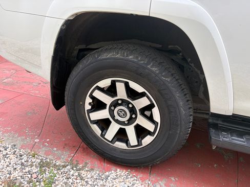 Used 2018 Toyota 4Runner TRD Off-Road AWD/4WD image 12