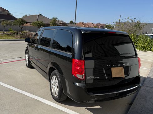 Used 2016 Dodge Grand Caravan SE w/ Quick Order Package 29E SE image 4