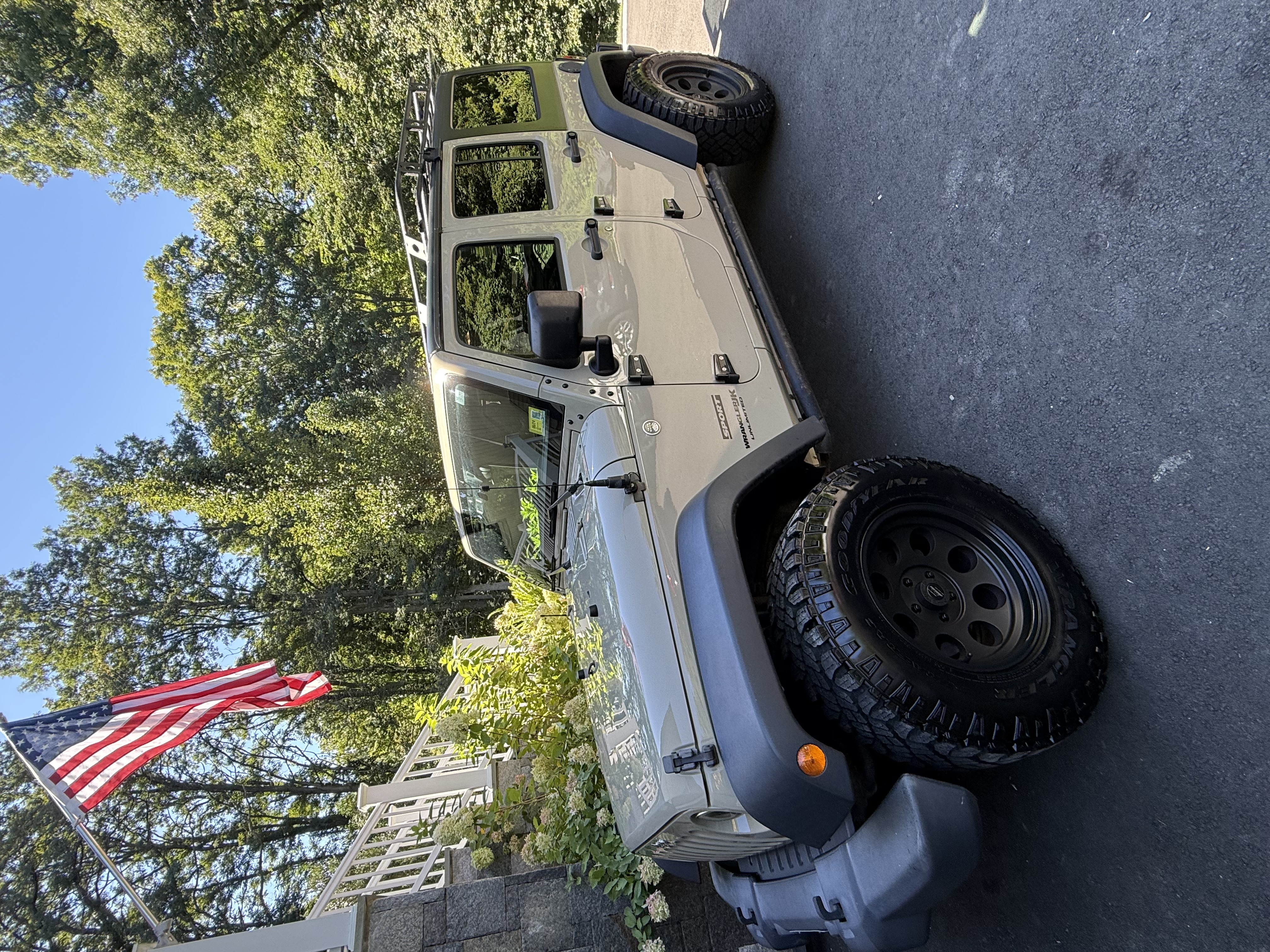 Used 2018 Jeep Wrangler Unlimited Sport w/ Connectivity Group AWD/4WD image 1