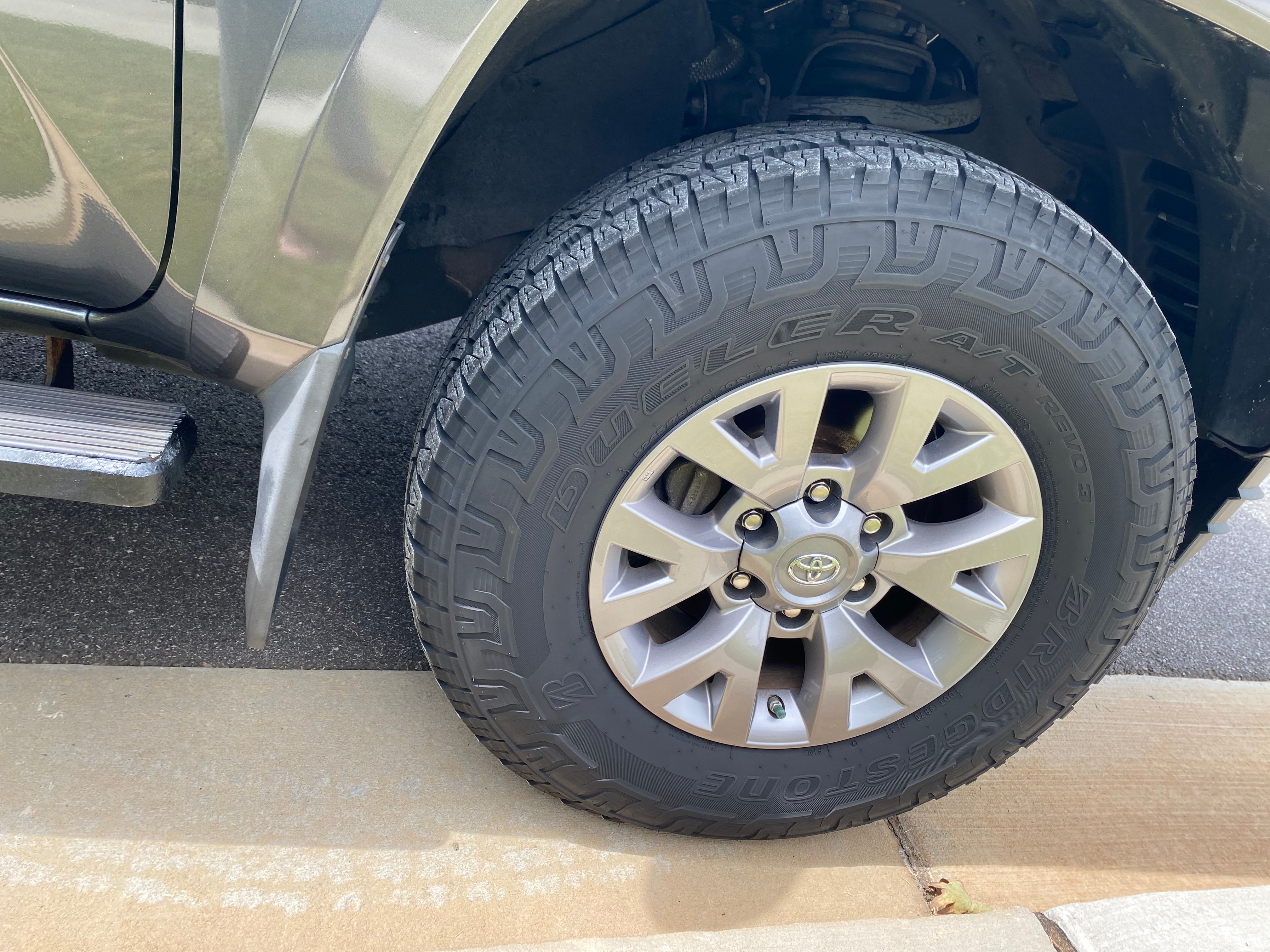 Used 2018 Toyota Tacoma SR5 AWD/4WD image 9