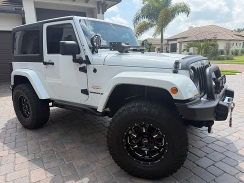 Used 2012 Jeep Wrangler Sahara AWD/4WD image 8