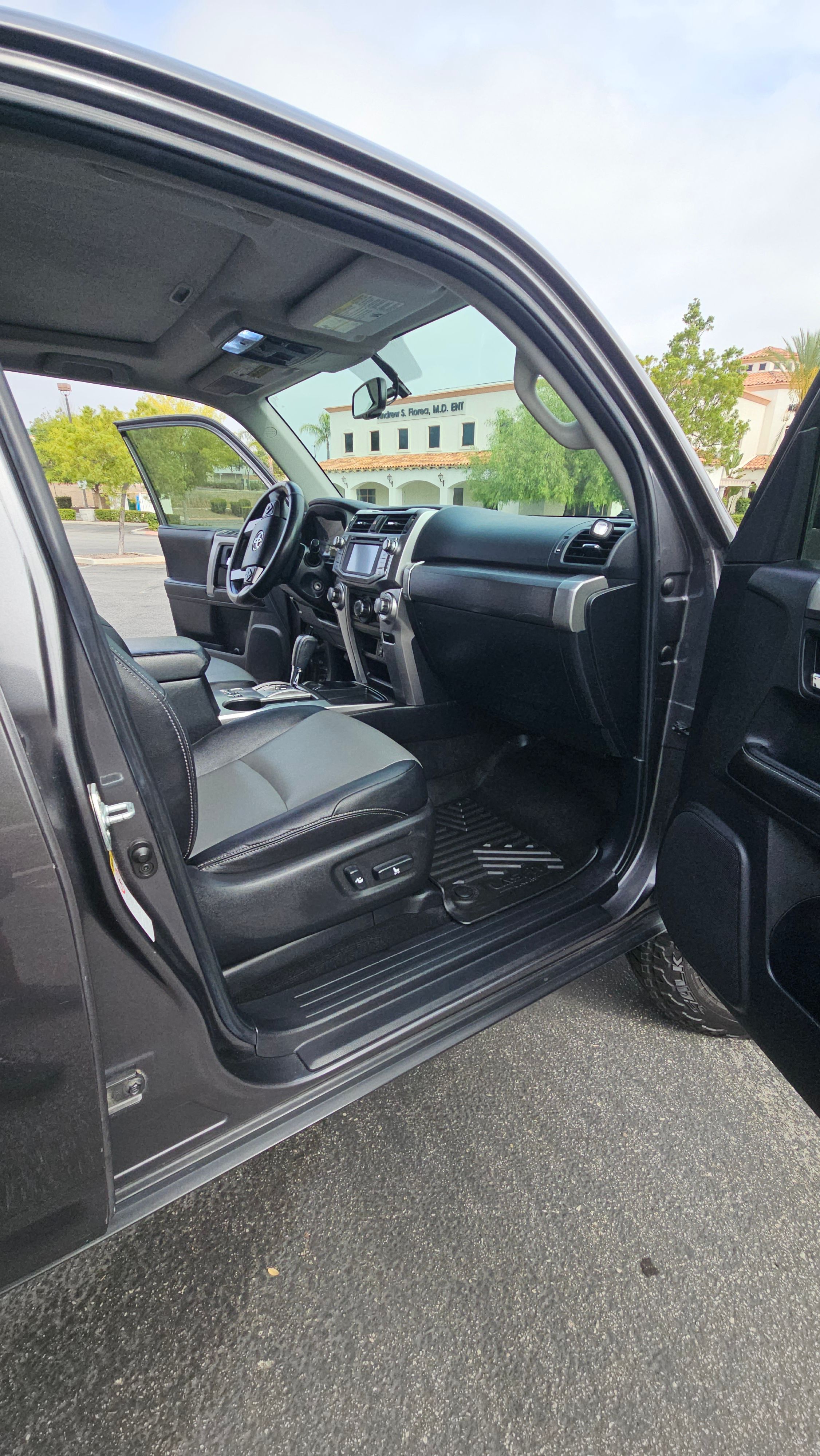 Used 2014 Toyota 4Runner SR5 Premium RWD image 9