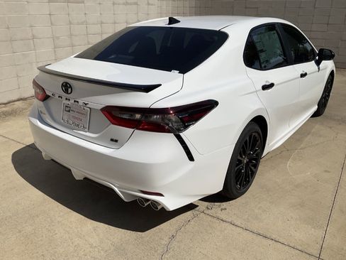 Used 2022 Toyota Camry SE image 9