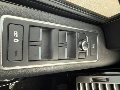 Used 2017 Land Rover Range Rover HSE image 28