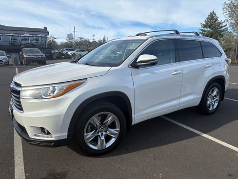 Used 2016 Toyota Highlander Limited Platinum image 4