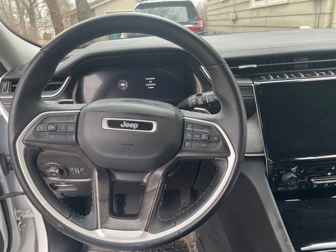 Used 2022 Jeep Grand Cherokee Limited w/ Trailer Tow Prep Group (B) image 9