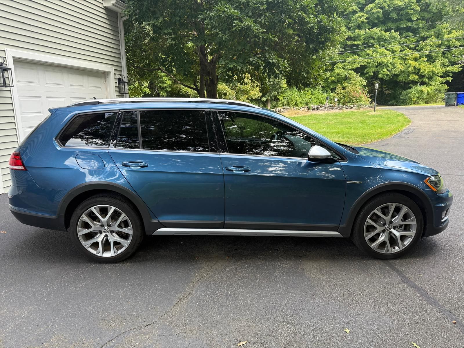 Used 2018 Volkswagen Golf Alltrack SEL AWD/4WD image 1