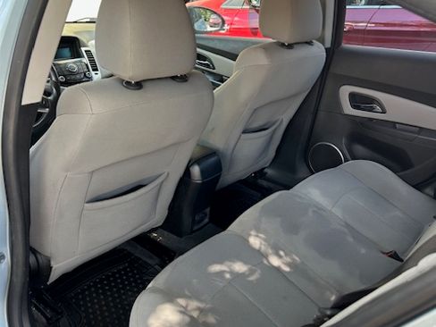 Used 2011 Chevrolet Cruze Eco image 10