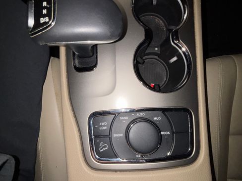 Used 2015 Jeep Grand Cherokee Limited image 32