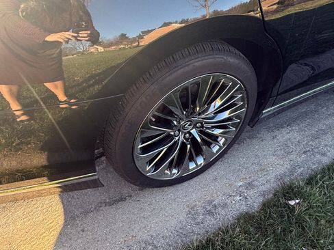 Used 2022 Lexus LS 500 w/ Interior Upgrade Package image 8