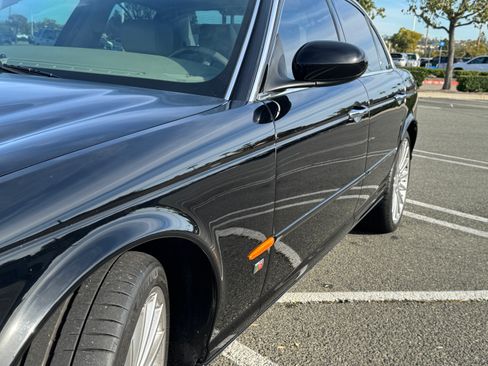 Used 2004 Jaguar XJ8 image 9
