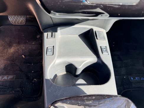 Used 2015 Nissan Leaf SL image 14