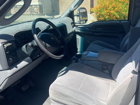 Used 2003 Ford F250 XLT RWD image 5