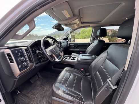 Used 2019 GMC Sierra 2500 Denali w/ Duramax Plus Package AWD/4WD image 14