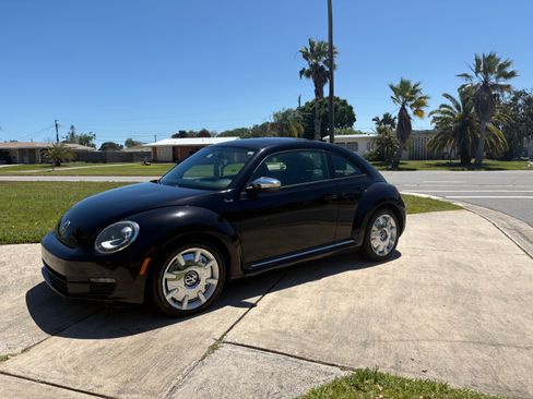 Used 2013 Volkswagen Beetle 2.5 Fender FWD image 5