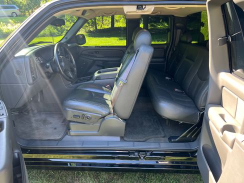 Used 2004 Chevrolet Silverado 1500 SS AWD/4WD image 16
