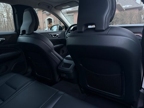 Used 2021 Volvo S60 T5 Momentum w/ Premium Package image 16