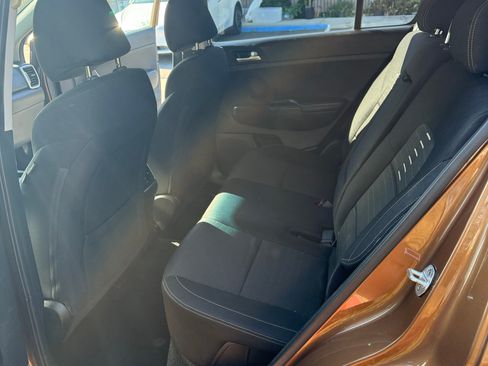 Used 2018 Kia Sportage LX image 4