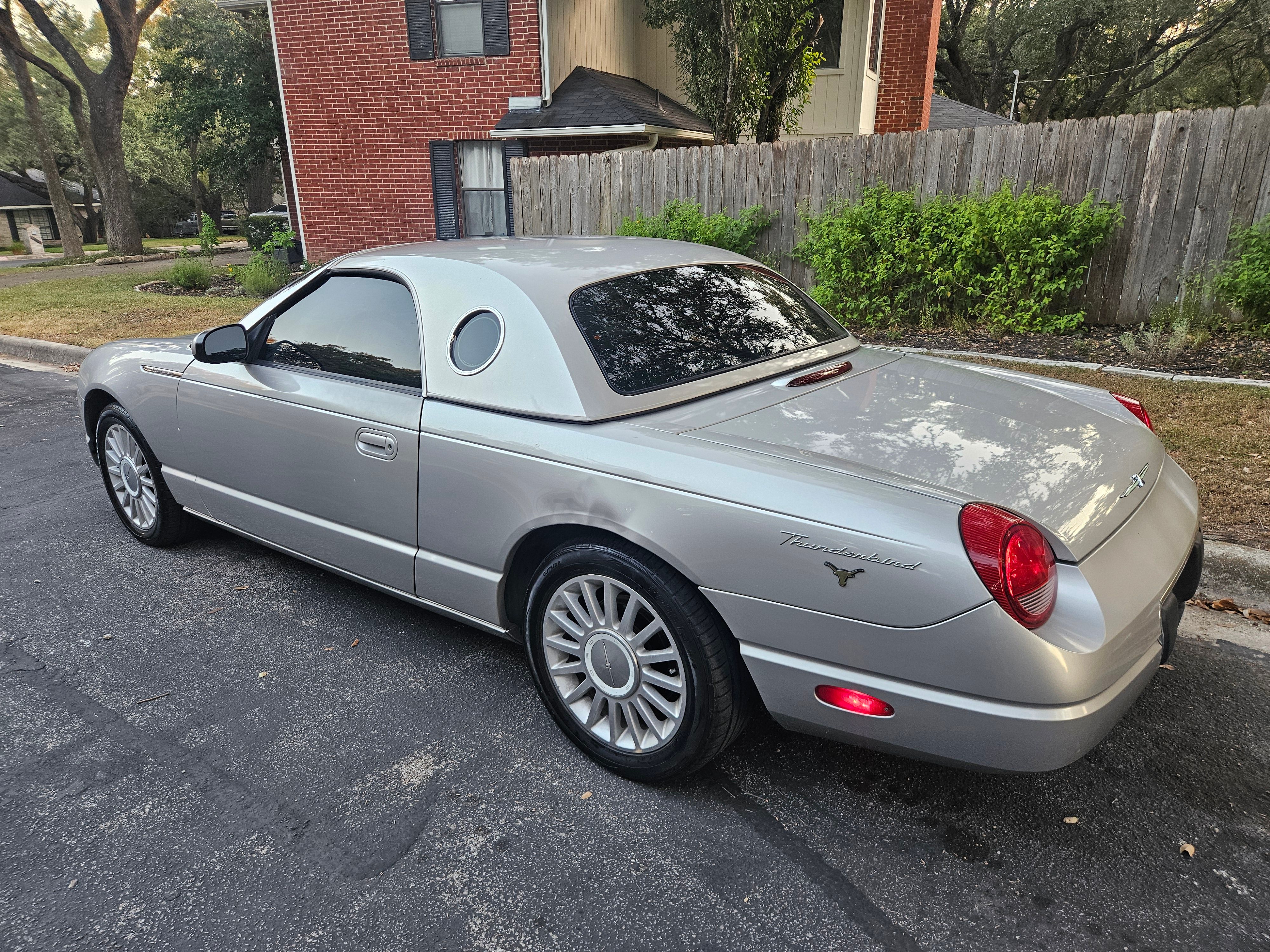 Used 2005 Ford Thunderbird RWD image 6