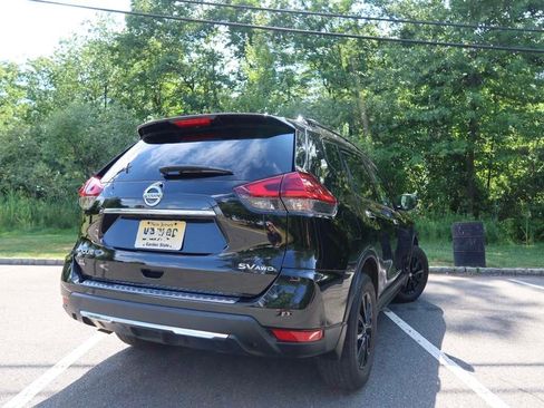 Used 2017 Nissan Rogue SV w/ Midnight Edition AWD/4WD image 4