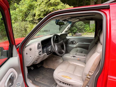 Used 1999 GMC Suburban 4WD w/ Marketing Opt Pkg 3 image 11