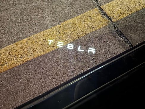 Used 2023 Tesla Model 3 Standard Range RWD image 2
