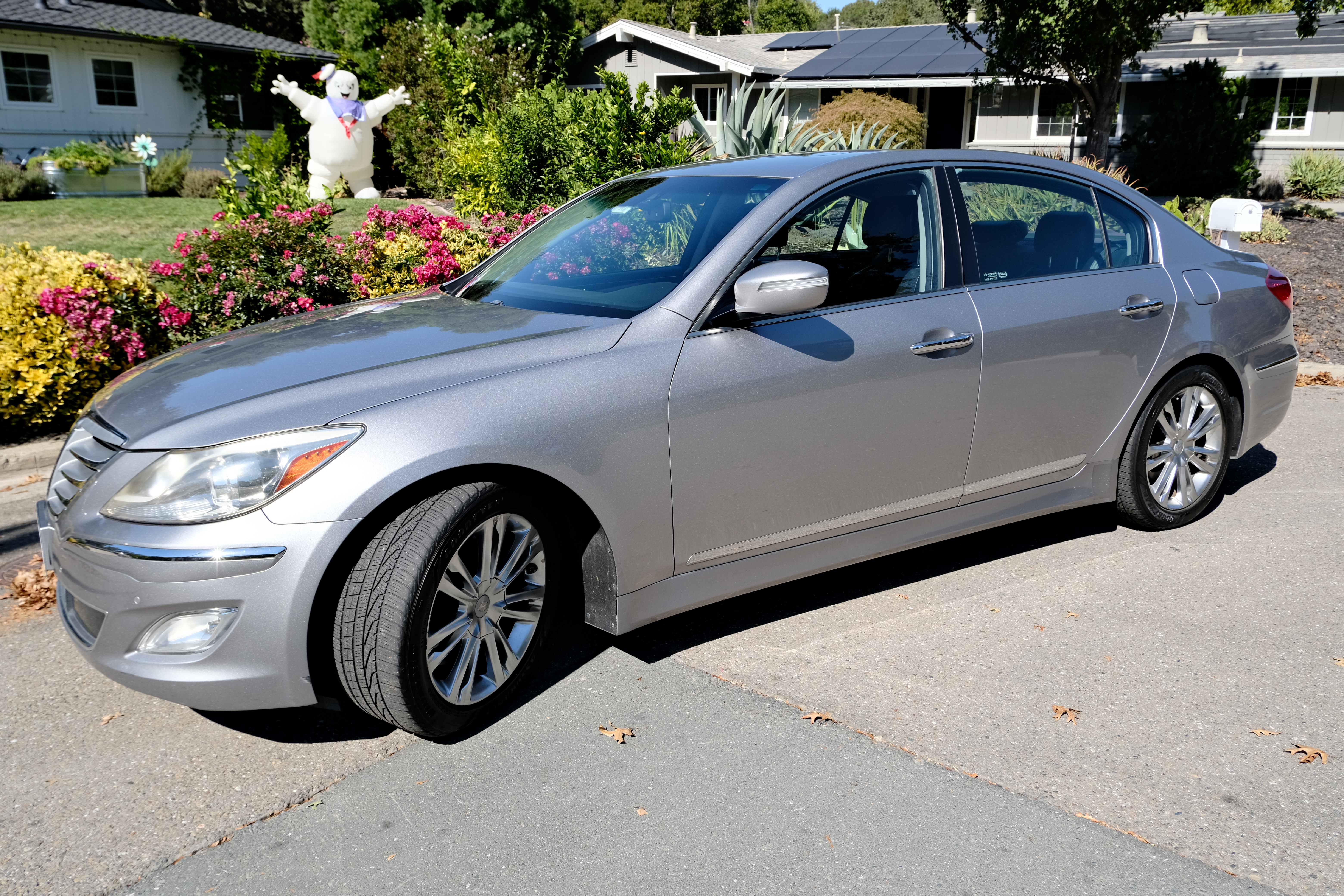 Used 2012 Hyundai Genesis 4.6 RWD image 1